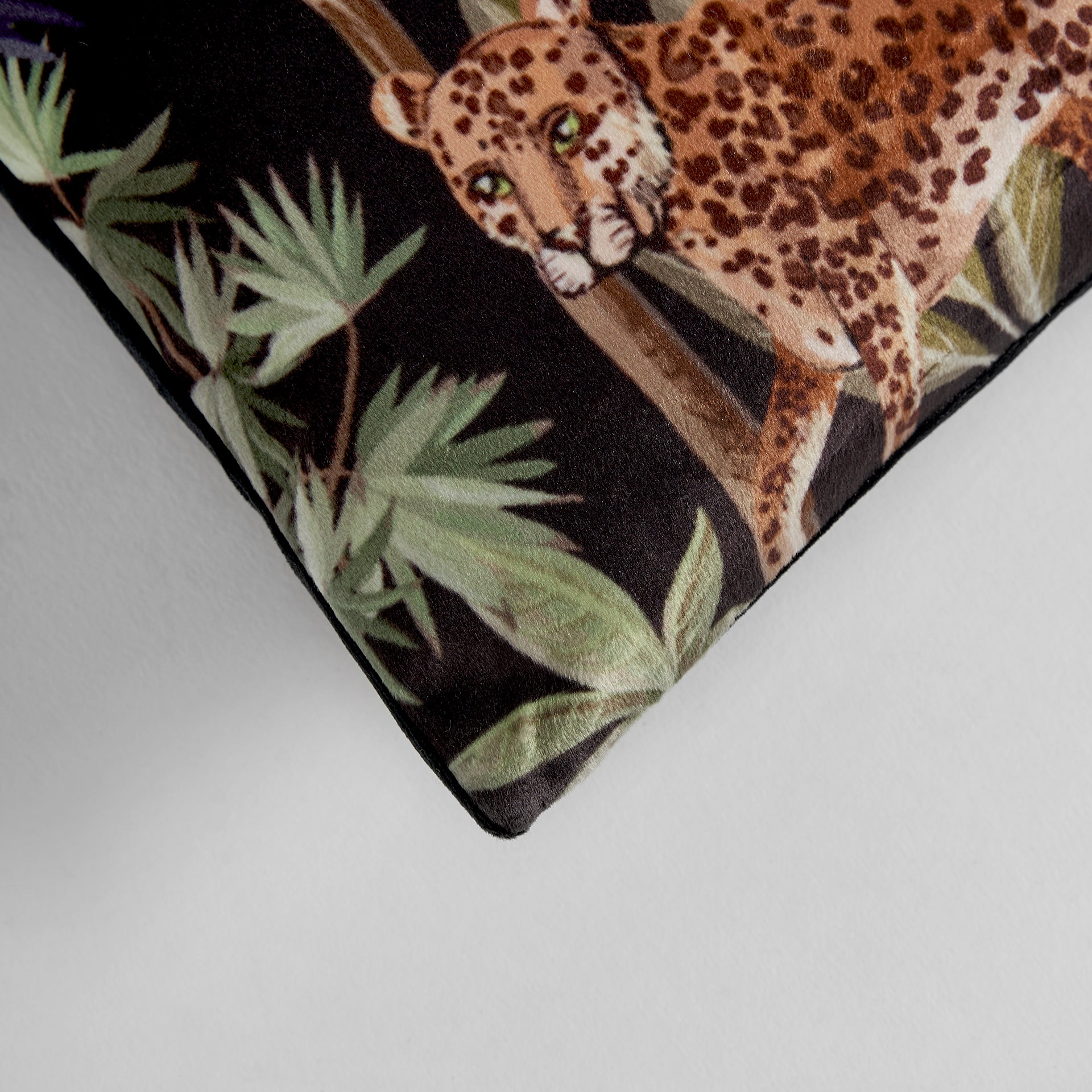 ALDORA CUSHION